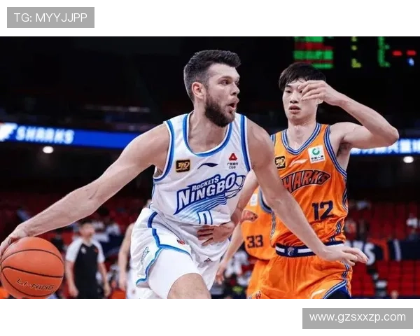 拉科塞维奇首秀32分16板称霸